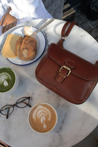 MILLI SMALL crossbody taske i Cognac